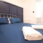 Media Manor - Fully Refurbished In 2022 - Large 6 Bedrooms, 3 Bathrooms Plus Media Games Room